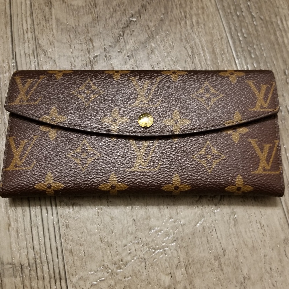 LOUIS VUITTON